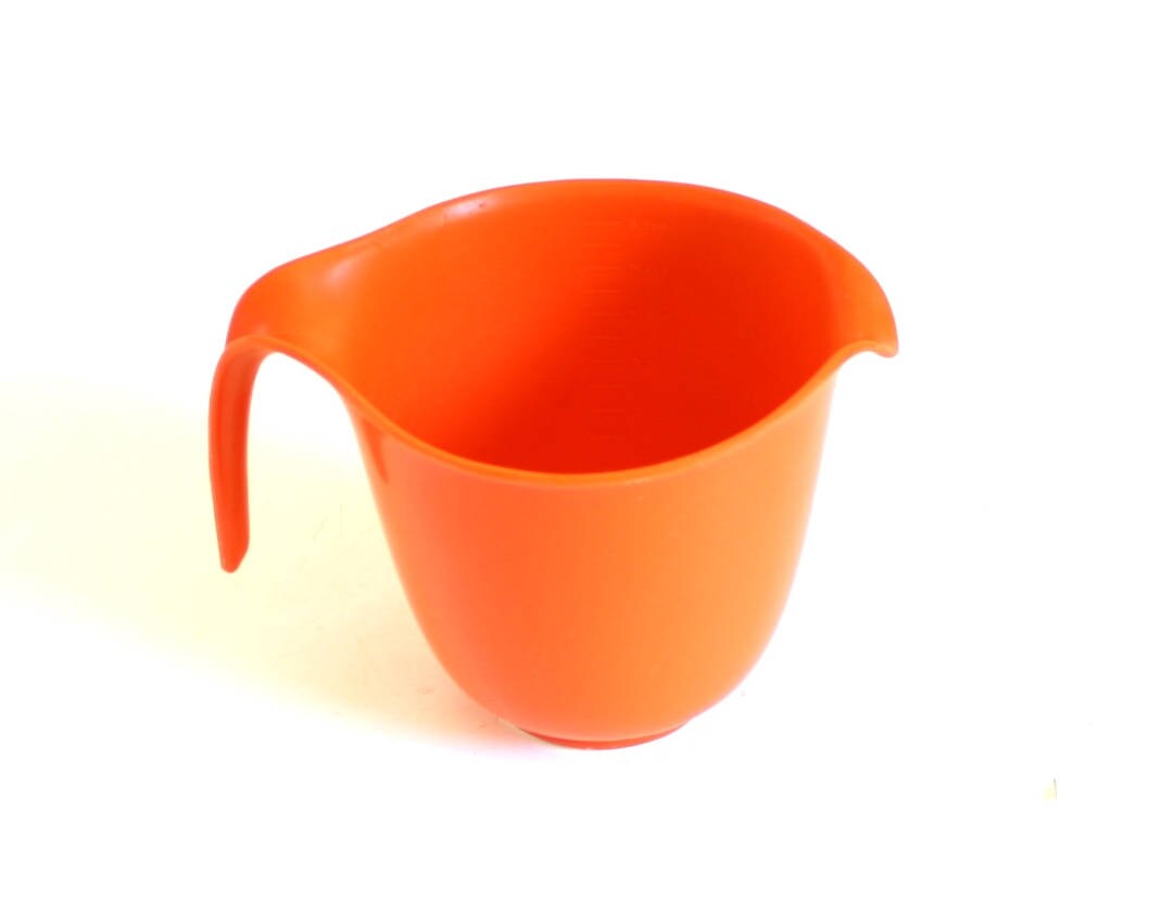 Rubbermaid Mixing Bowl Measuring Cup 2661 Orange Vintage