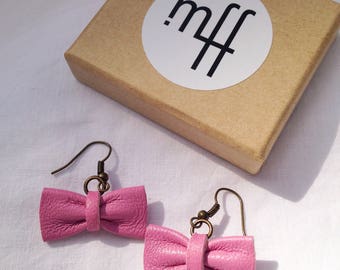 Paire de Boucles d'Oreilles Noeud Papilllon Dandy "Tremiere", Bords Pointus, Cuir Véritable, Fait Main, Couleur Rose Pink Paradise
