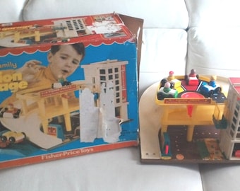 Vintage 1970 Fisher Price Garage with original box. 100% complete Little people no. 930