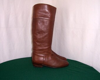 Sz 7 Vintage tall brown leather 1980s flat Italian made Charles David riding boots.