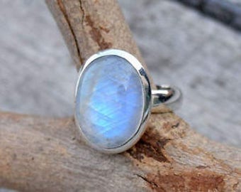 Beautiful Moonstone ring, Stone ring, Silver ring, Rainbow ring, 925 sterling Silver ring,Moonstone,Moonstone Silver ring,Boho Band Ring