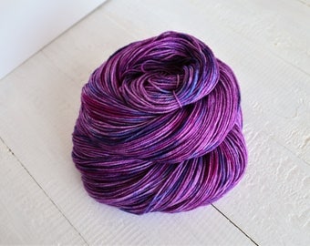 Hand Dyed Yarn, 4 Ply Yarn Fingering Weight, 100g skein, Superwash Merino & Nylon Sock Yarn, Shawl Yarn, 'Queenie', Gift for Knitter