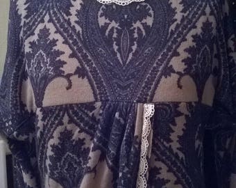 Printed short dress with long sleeves