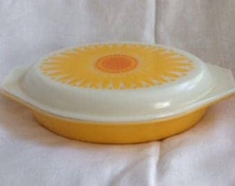 PYREX SUNFLOWER Divided Casserole Dish