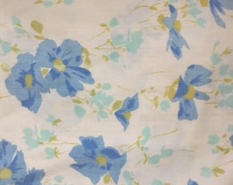 Vintage pair morgan jones pillowcases blue cosmos floral flowers 1970s bedding shabby chic boho hippie bedroom flower power romantic bedding
