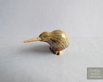 Tiny Kiwi Bird Ceramic Figurine,Bird Figurine Collector,Porcelain Figurine,Bird Figurine,Bird Miniature,Collectible,Dollhouse,Decoration,