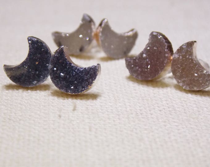 Druzy Crescent Moon Stud Earrings, Tiny Moon Earrings, Druzy Quartz Gemstone Stud Post Earrings, Moon Earrings, Geode Earrings