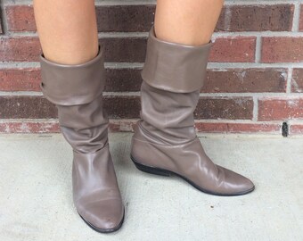 vtg 80s TAUPE Tall RIDING Cuff BOOTS 8 flat pirate boho preppy equestrian Italian leather shoes beige neutral