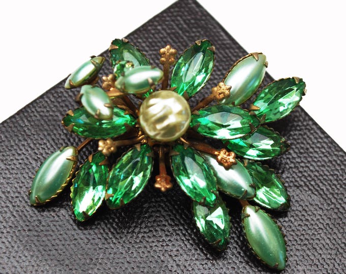 Green Rhinestone Flower Brooch - White Greenish pearl - Gold metal - Mid Century Floral Pin