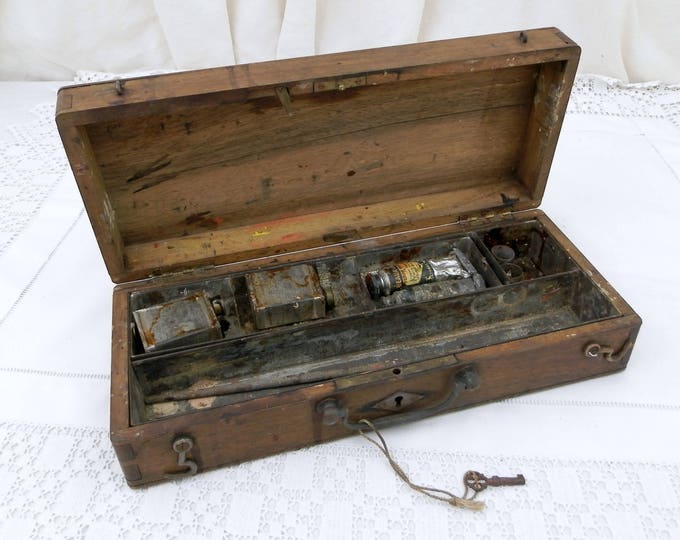 Antique Wooden Dovetail Paint Box for Traveling Artist with Working Lock and Key, French Outdoor Art Box Made of Oak Wood with Brass Handle