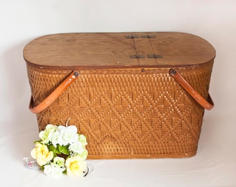 Vintage LARGE Redmon Wicker Picnic Basket, Woven Storage Basket USA, Summer Picnic or Wedding Card Holder