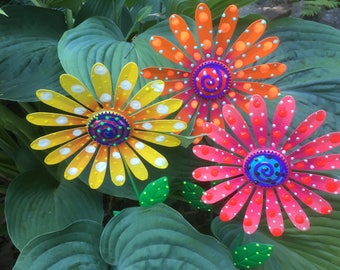 Metal Garden Art Flowers,Set of Three Garden Stakes,Lawn decor,Outdoor garden Stake,Garden Decor,Metal Yard Flower,Outdoor Decoration
