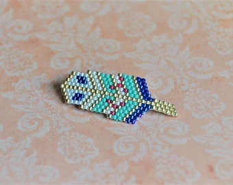 Feather brooch in miuki - blue beads