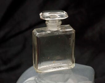 Nice little understated Art Deco Perfume Bottle with ground glass stopper.