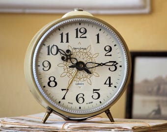 Large Retro Alarm Clock - Beige Russian Clock - USSR Vintage Clock - Wind Up Alarm Clock - Soviet Clock Jantar - Soviet Desk Clock