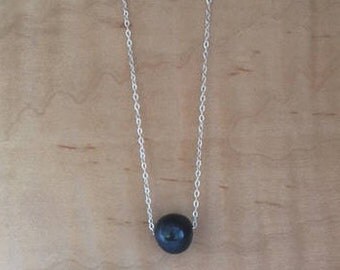 Perle d'eau douce noire sur chaîne en argent 925 / Black freshwater pearl on silver chain 925