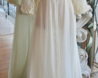 Vintage 1950s Romantic White Full Length Robe / Housecoat