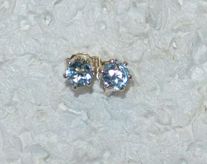 Aquamarine Studs, 4mm Round, Natural, Set in Sterling Silver E1129