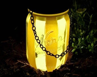 Mason Jar Lantern, Pint size Mason Jar, LED Light, Nightlight, Patio Decor, Gift Idea, Home Decor