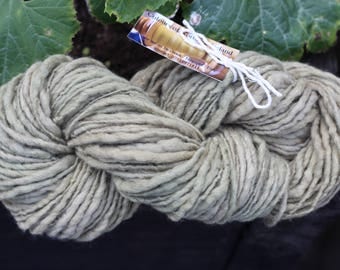 All natural dyed, 100gram hand spun merino singles prefelted, green nettle dye, super soft, thick thin, bulky yarn.