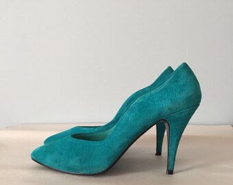 turquoise blue suede high heels || 1980s wave pointy toe stilettos || 8.5