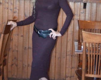 Code FOREVER15: 15% mid-calf jumper style dress Burgundy/purple/black 90's Small