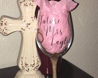 Future Mrs Wine glass, Glitter Dipped Wine Glass, Wedding, Bridal Shower Gift