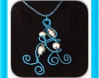Pendant Necklace with turquoise and silver aluminum.