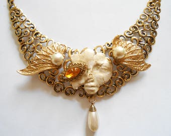 Necklace plastron half angel and demon gold.