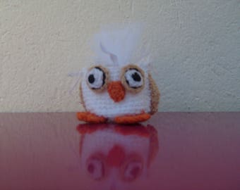 OWL in white and beige wool for sweets
