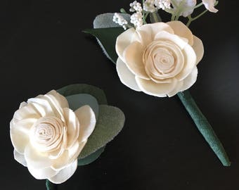 Sola Wood Flower Grooms/Groomsmen Boutonniere