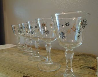 Retro, midcentury, vintage atomic snowflake wine glasses / vintage barware / set of 5 atomic crystal wine glasses