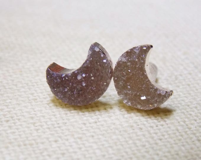 Druzy Crescent Moon Stud Earrings, Tiny Moon Earrings, Druzy Quartz Gemstone Stud Post Earrings, Moon Earrings, Geode Earrings