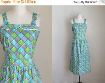 AWAY SALE 20% off vintage 1940s dress - CUBES cotton pinafore sundress / M