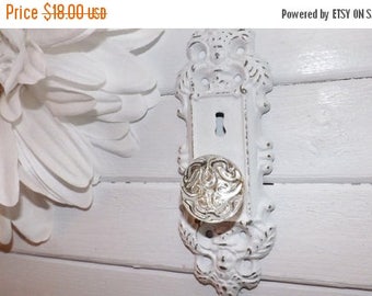 ON SALE Shabby White / Shabby Chic Door Knob Hook / Shabby Chic /Rustic / Door Knob Decor / Shabby Chic Decor / Curtain Tie Backs
