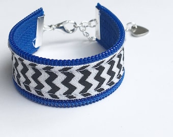 thin blue line bracelet. support police officers, police officers wife, leow. blue zipper accent on black and white chevron.