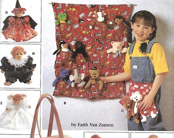 Simplicity 7695 Sewing Pattern, Tote Organizer, Apron, Sleeping Bag And Clothes For 9" Bean Bag Animals, UNCUT