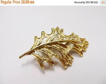ON SALE Vintage Large Gold Tone Leaf Pin Item K # 1966