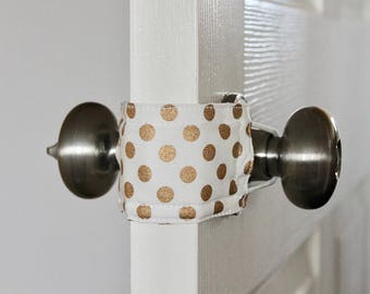 Latchy Catchy in Goldie Dot (Patented)