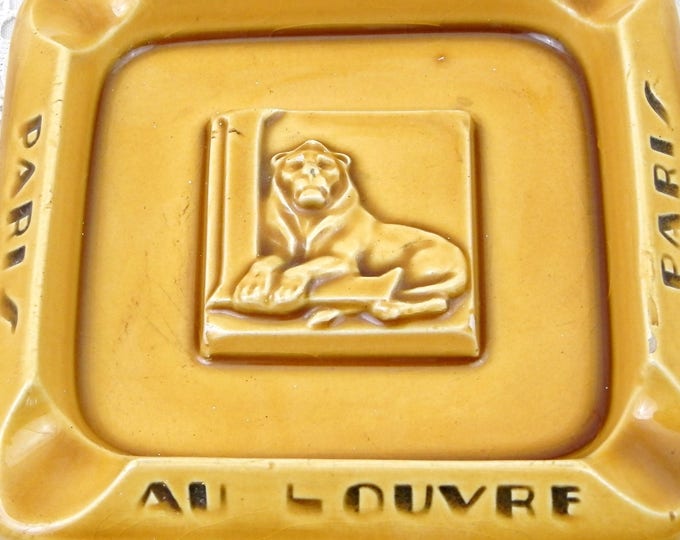 Antique Publicity Yellow Ceramic Ashtray for the Shop "Grand Magasin du Louvre" in Paris with a Lion Motif, Retro Parisian Home Decor