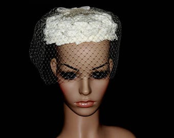 Vintage 1950s Hat //White// Pillbox // Netting //Bow// Candy Straw // Garden Party // Wedding Hat // Union Label