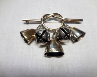 Vintage Style Silver Cowbell Knot Brooch