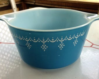 Pyrex Snowflake Blue 1 Qt.
