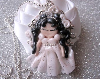 Necklace little Princess or bride and the chain has beads