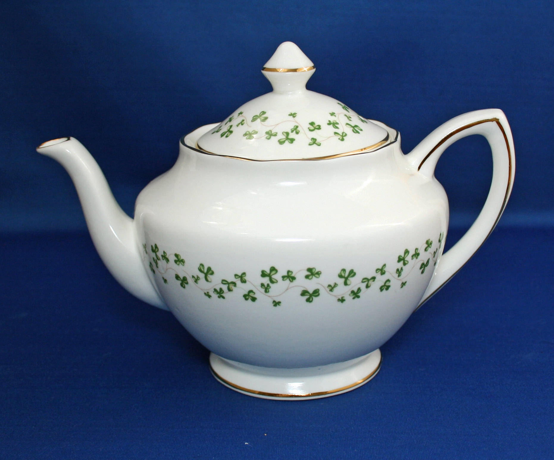 Vintage Royal Tara Shamrock Vine Teapot 2 Cup Tea Pot Trimmed with 24kt