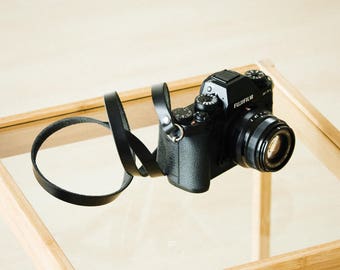 Minimalist Leather Camera Strap - Chromexcel x Rivet Black