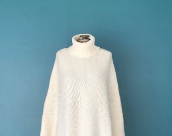 Bohemian Poncho. Wool Knit Poncho. Fringed Poncho. Vintage Knit Poncho. Boho Poncho. Sweater Poncho. Poncho with Fringe. Knitted Cape Poncho