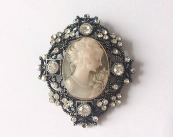 Retro 1950's AAIO Signed Black Glass Cameo Aurora Borealis Rhinestone Filigree Brooch Pin Accessory