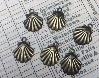 Set of 6 antiqued brass scallop shell charms