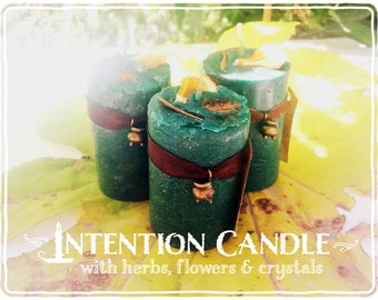 Prosperity Candle *Holy Fortune* with herbs, flowers and crystals - Cinnamon, Patchouli, Orange & Tiger's Eye